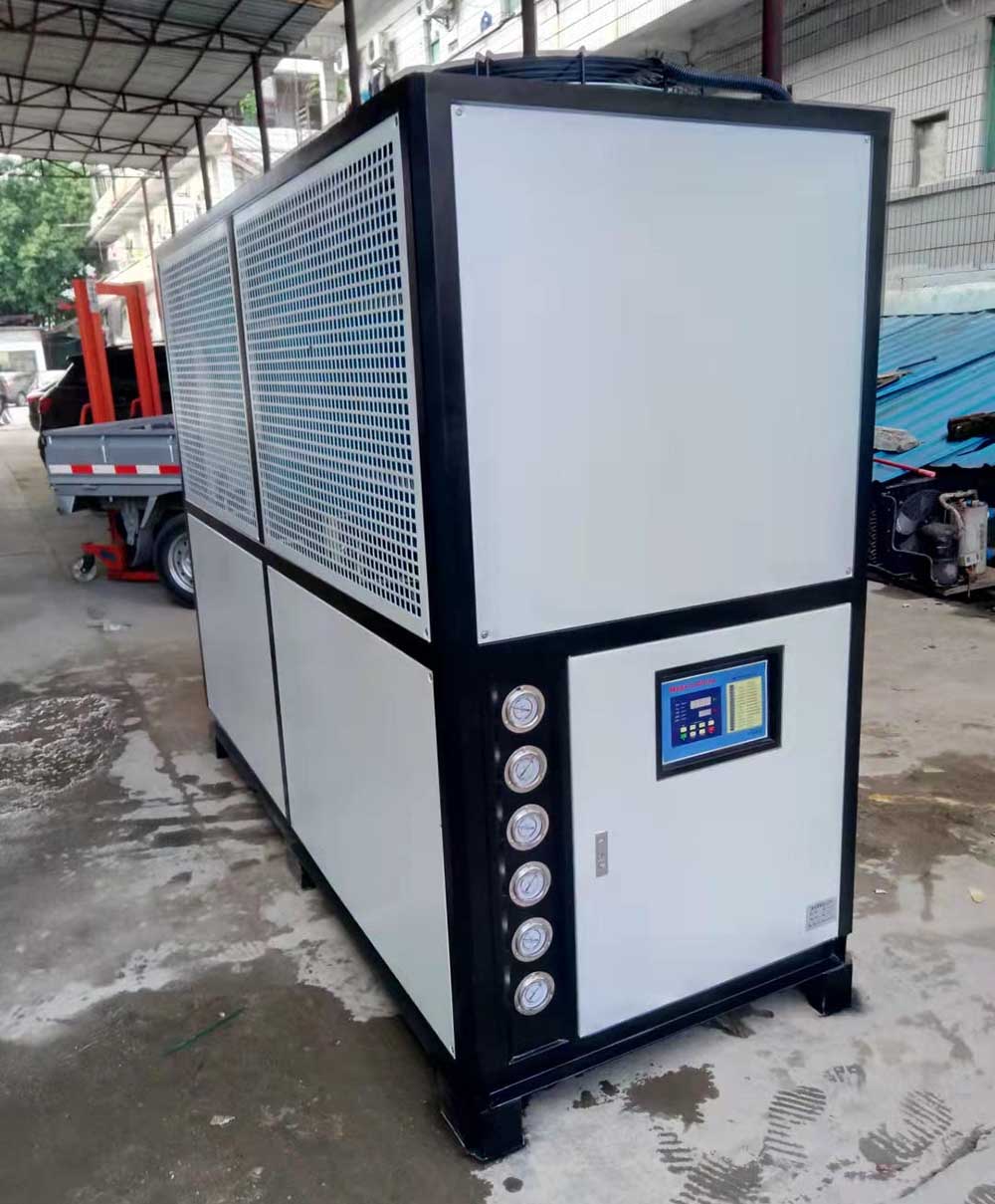 Máy làm lạnh không khí 30HP được giao đúng hẹn